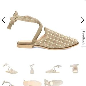 Mule with ties and pearls